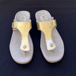 Skechers Tone Ups Gold Leather Thong Flip Flop Slip-On Sandals Size 7